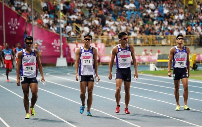 中華4X400公尺接力隊進場受到觀眾熱烈歡呼。圖/李天助攝
