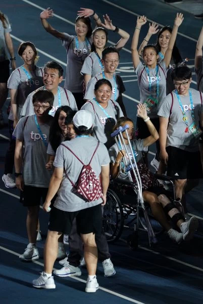 閉幕式中華隊羅淑云坐輪椅仍堅持出席。圖/李天助攝