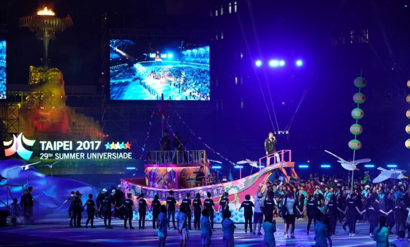 閉幕典禮滅火器樂團帶來精彩的表演。圖/李天助攝