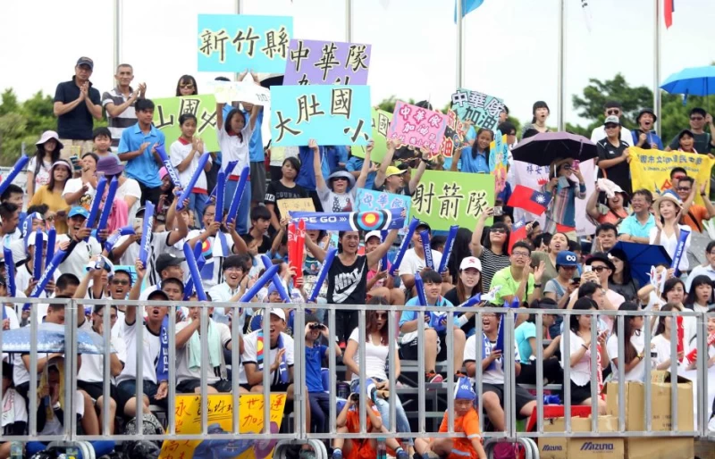 中華民國國旗和「中華隊加油!」等字樣,經常出現在觀眾席。林嘉欣/攝影。