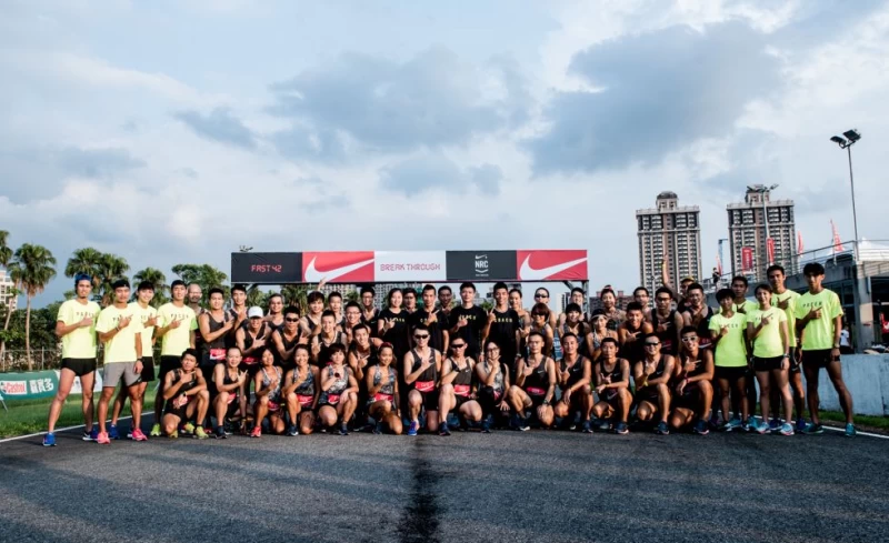 NIKE+ RUN CLUB (NRC)於7月發起FAST 42訓練營跑者徵選活動,經過測驗與面試,徵選出全臺素人菁英跑者組成一支強勁隊伍—”FAST 42”團隊。Nike提供