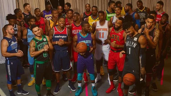 NIKE推出全新款式球衣。