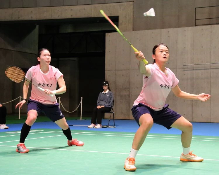 台灣女雙姜凱心（左）洪詩涵打敗日本組合，報上站輸球之仇且晉16強／黃秀仁攝