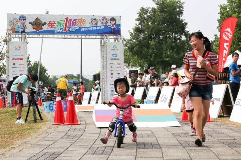 年僅3歲的小車手張庭綺。捷安特提供