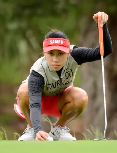 裙襬搖搖LPGA台灣錦標賽資格賽首回合張瑄屏暫時領先。圖/陳宏佳攝