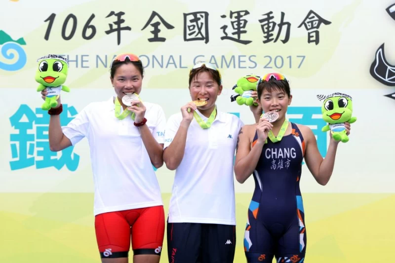 全運鐵人賽女子組前三名。林嘉欣/攝影。