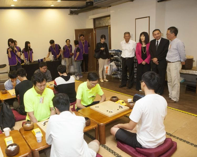 新北市侯副市長於首輪開賽不久，至會場觀賽並為棋手加油打氣。圖/主辦單位提供