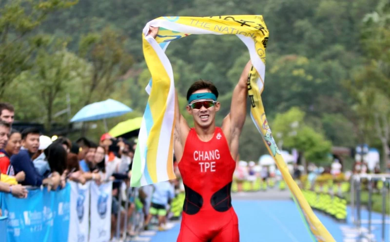 台北市隊張團畯率先抵達終點。林嘉欣/攝影。
