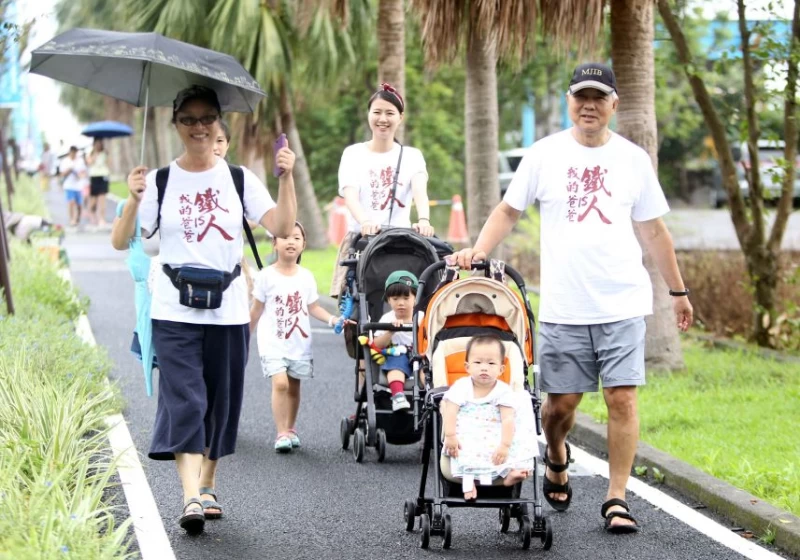 仝家加油團。中華民國鐵人三項協會/提供。