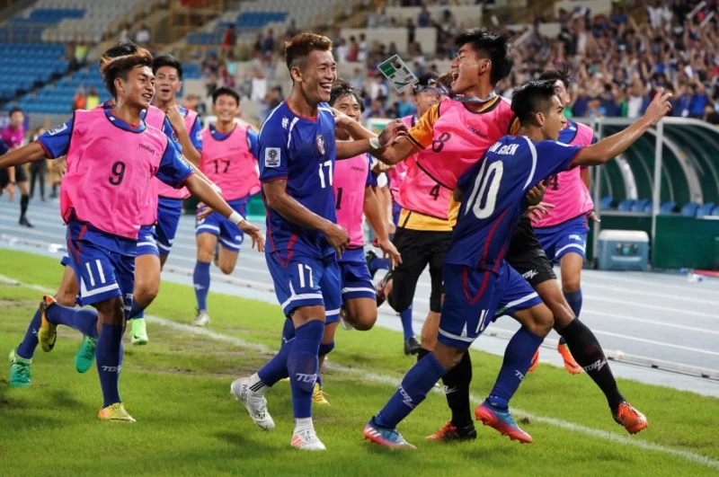 中華隊進補時３分鐘內神奇進兩球，2：1逆轉勝巴林。（中華足協提供）