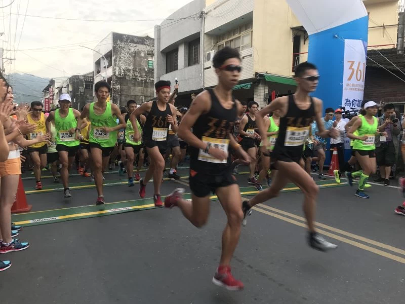 361°時尚跑鞋SPINJECT獲選美國跑者雜誌Competitor Running秋冬跑鞋大賞的肯定。