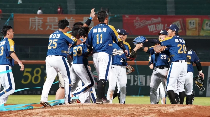 Lamigo下半季冠軍。 李天助攝