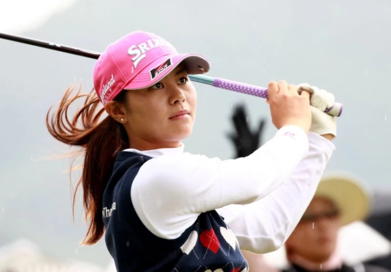 第二回合日本新垣比菜70.70(-4)並列第四名。