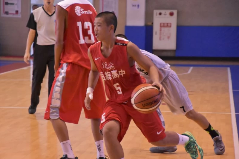 后綜陳昱安運球推進。