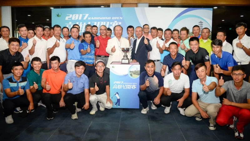 多位高球選手角逐高雄公開賽冠軍盃獎座。圖/TPGA提供(陳宏佳攝)