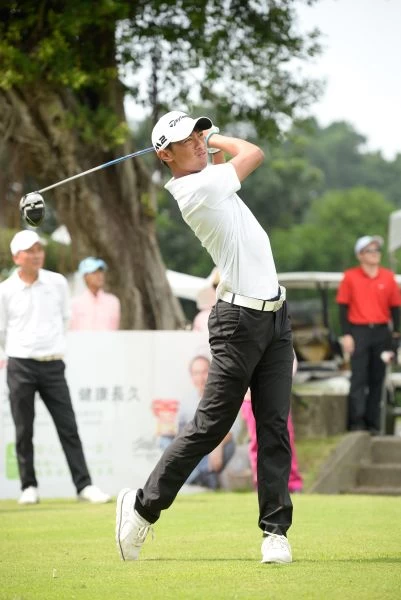 業餘選手王偉軒今日打出一桿進洞。圖/TPGA提供(陳宏佳攝)