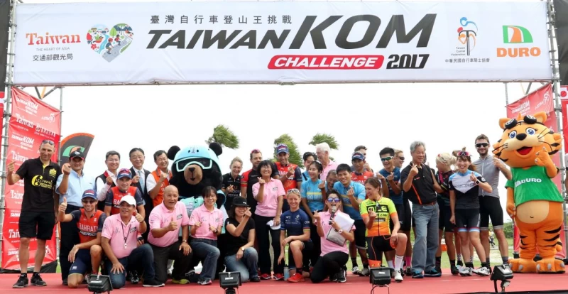 2017臺灣自行車登山王挑戰記者會後大合影。中華民國自行車騎士協會/提供。