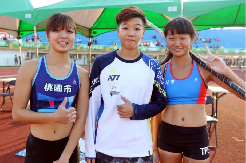 全運女子撐竿跳高前三名。林嘉欣／攝影。