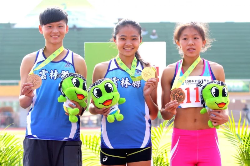 全運女子四百公尺前三名。林嘉欣/攝影。
