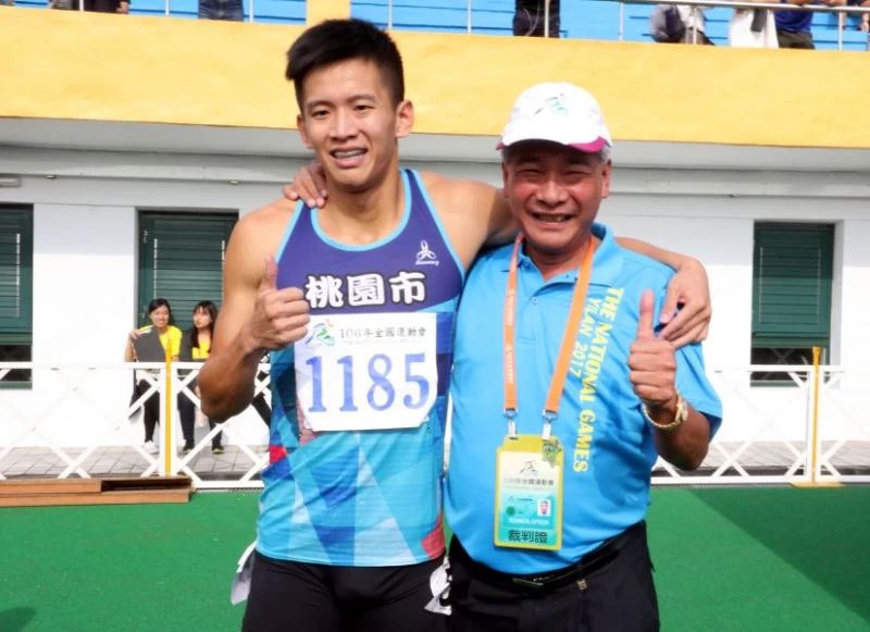 楊隆翔(左)終結陳傑五連霸。林嘉欣／攝影。