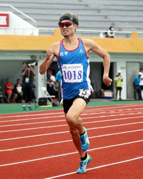 洪鈺釗以1:51.94在八百公尺完成四連霸。林嘉欣/攝影。