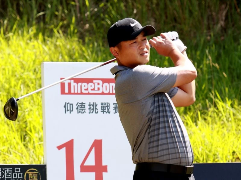仰德挑戰賽第一回合職棒球星胡金龍在第17洞因桿數記錯被取消資格。圖/大會提供(鍾豐榮攝)