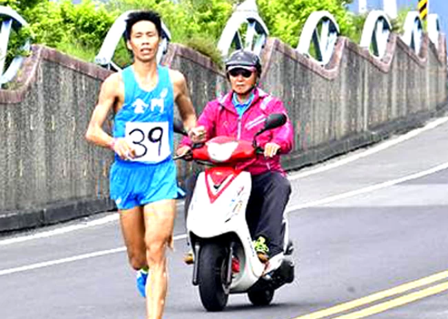 何盡平在全運男子馬拉松三連霸。大會提供。