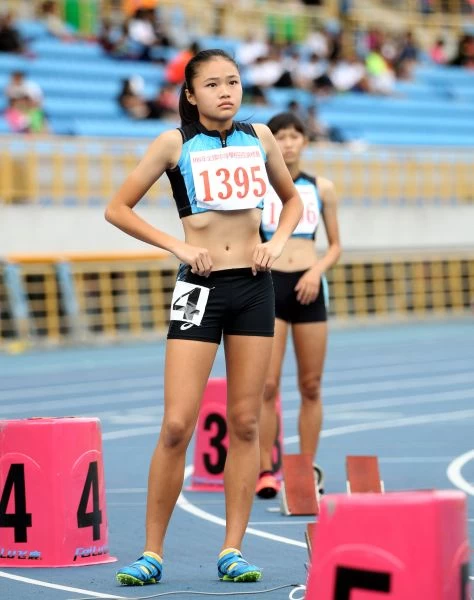  楊睿萱(前)才15歲便已有大將之風。林嘉欣／攝影。