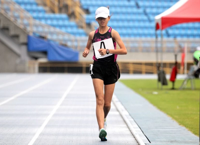 歐陽星宇拿下國女5000公尺競走金牌。林嘉欣/攝影。