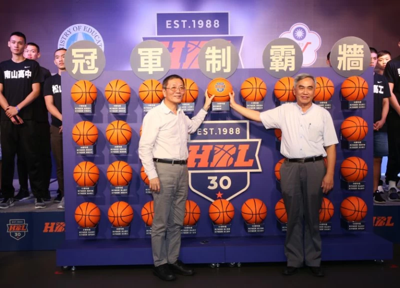 體育署長林德福(左)特別來站台。李天助攝