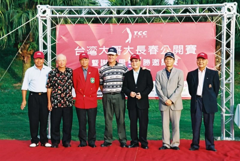 富邦長春公開賽讓謝敏男(左三)愈活愈精彩。圖/大會提供