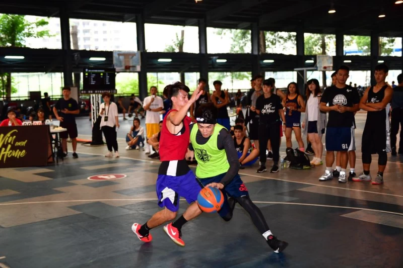 藝人布魯斯擔任勝道之夜高雄站魔王隊,展現切入策應能力。圖/主辦單位提供
