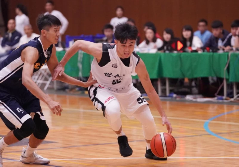 世新黃奕勝三分球8投中5生涯新高。