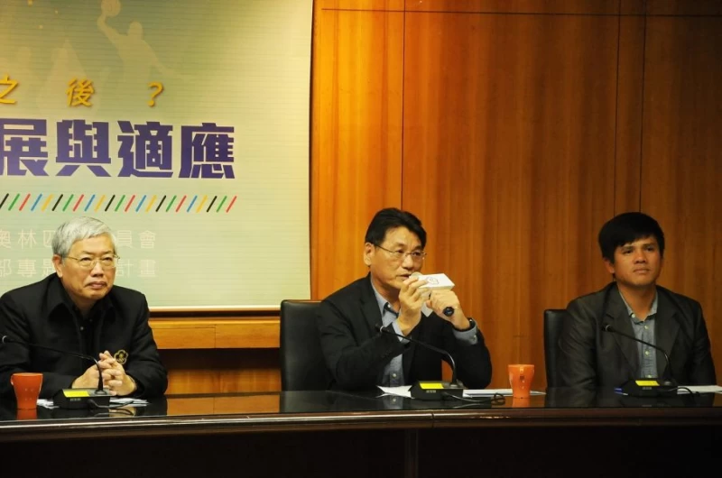 前中職統一獅與兄弟總教頭「草總」今日現身運動員生涯發展與適應研究發表會,以自身經歷分享給大眾。(主辦單位提供)