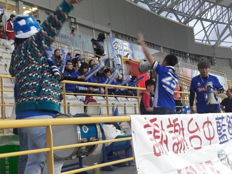台中藍鯨球迷特別遠到來助陣。楊勝凱攝