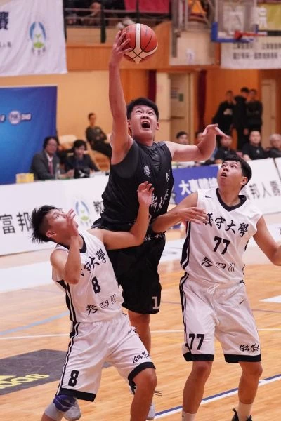 世新大學賴冠廷。