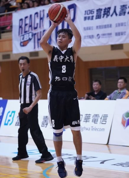 義守吳彥儒決勝期連3投含2枚三分砲功在甜蜜復仇。