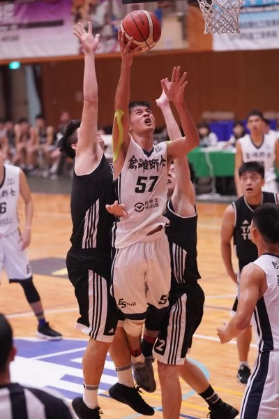 高師大劉宏柏上役嘴吧受創縫6針繼續拚戰。