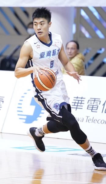Leader邱柏璋抱傷歸隊感召隊友台藝大逆襲中科。