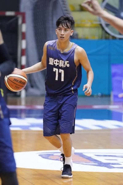 台中科大高孟偉三分球8投中5得22分