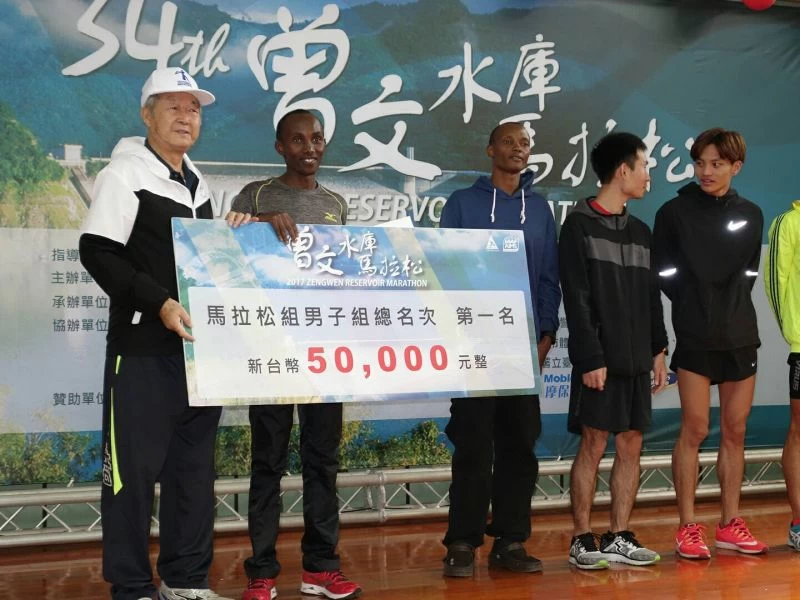 肯亞選手(左2)封王。大會提供