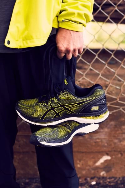 ASICS_GEL-NIMBUS20鞋面採用漸層緹花網眼織物搭配3D立體印花,兼具時尚外觀。