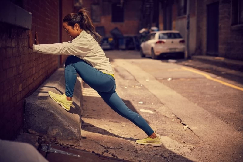 ASICS_GEL-NIMBUS20高機能運動科技為所有階段的跑者帶來更舒適的跑步體驗。