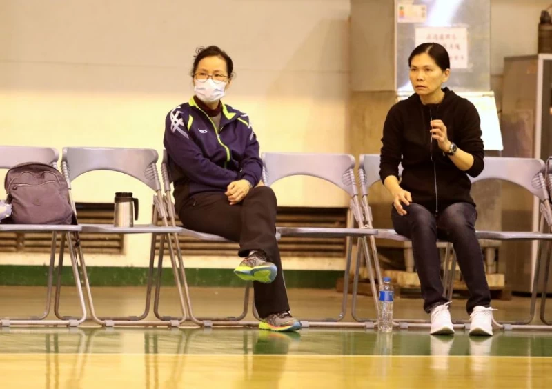 洪玲瑤(左)與愛將陳美莉(右)的淡商教練黃金「洪陳配」重現江湖。