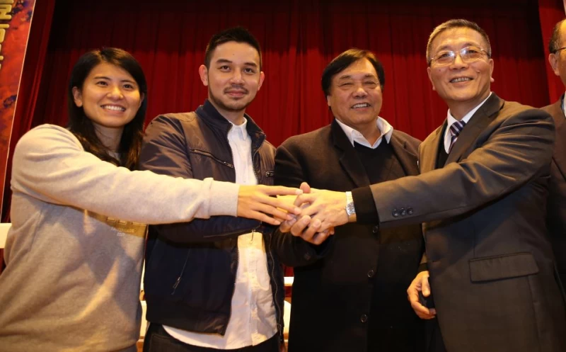 游泳楊金桂(左1)、唐聖捷(左2)都宣布參選理事。李天助攝