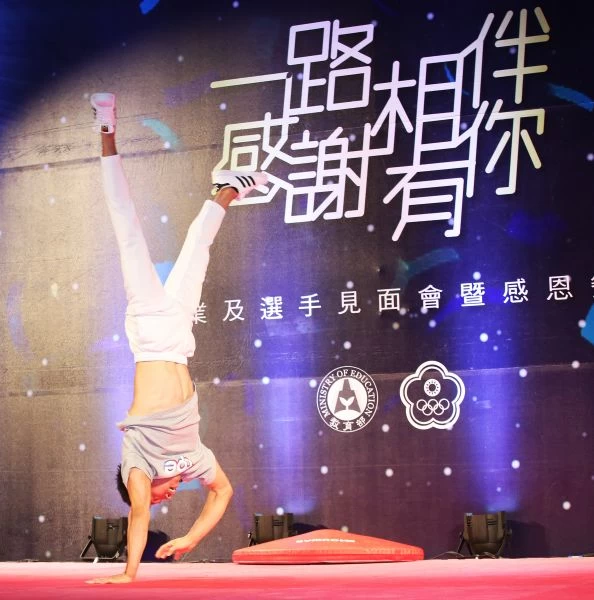 體操好手李智凱現場表演，獲得滿堂喝采／李天助攝