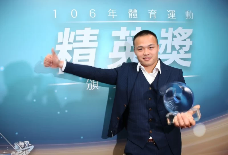 鄭兆村首度入選就獲獎。李天助攝