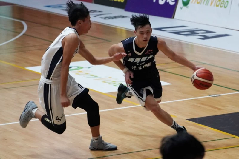 台藝大張家禾運球。