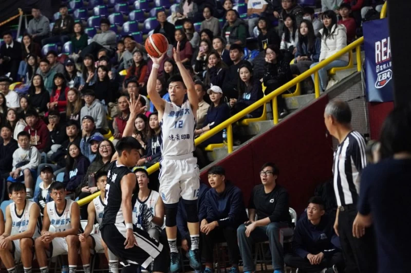 台藝大張家禾三分出手。