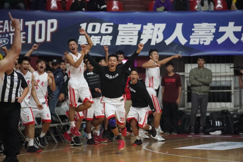 北市大7連勝全隊雀躍。
